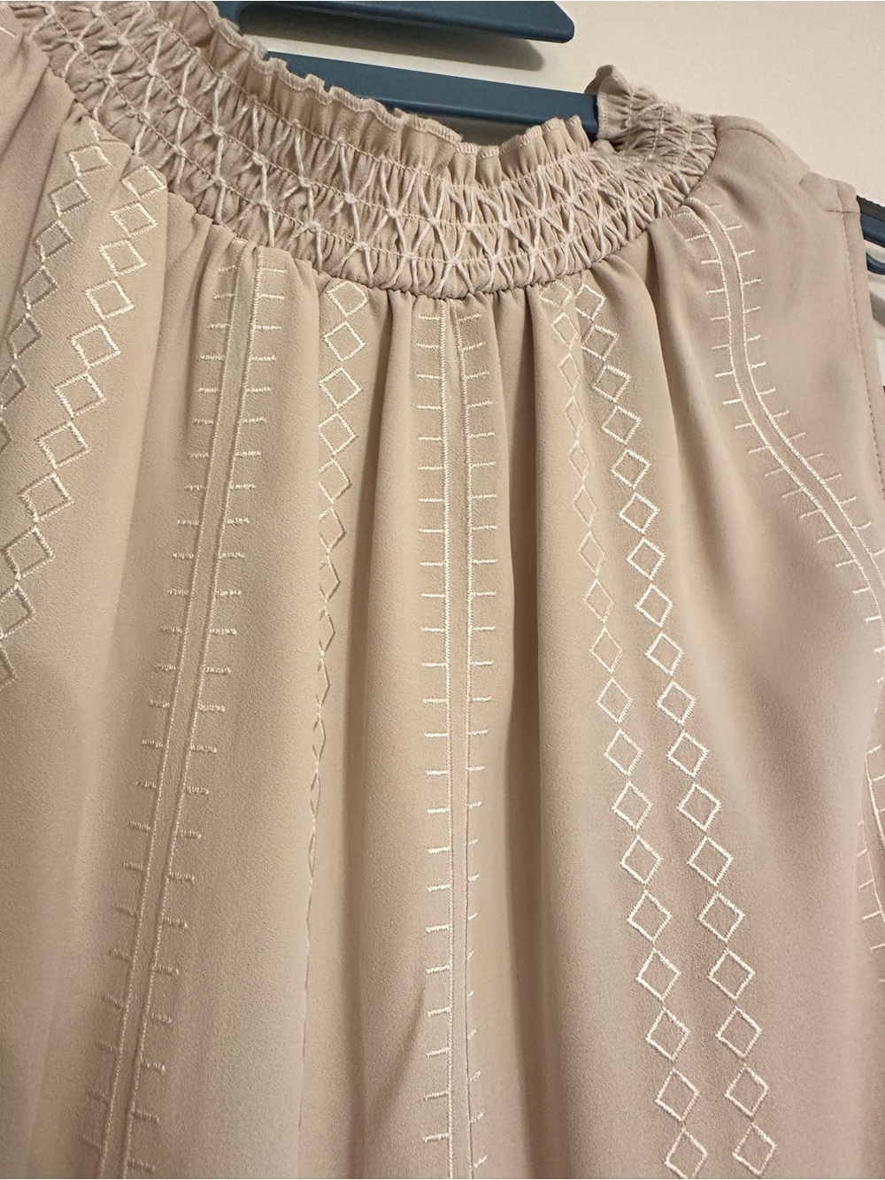 WHBM Contrast Stitch Oat Sleeveless Top Blouse 6 NWT - Picture 3 of 8
